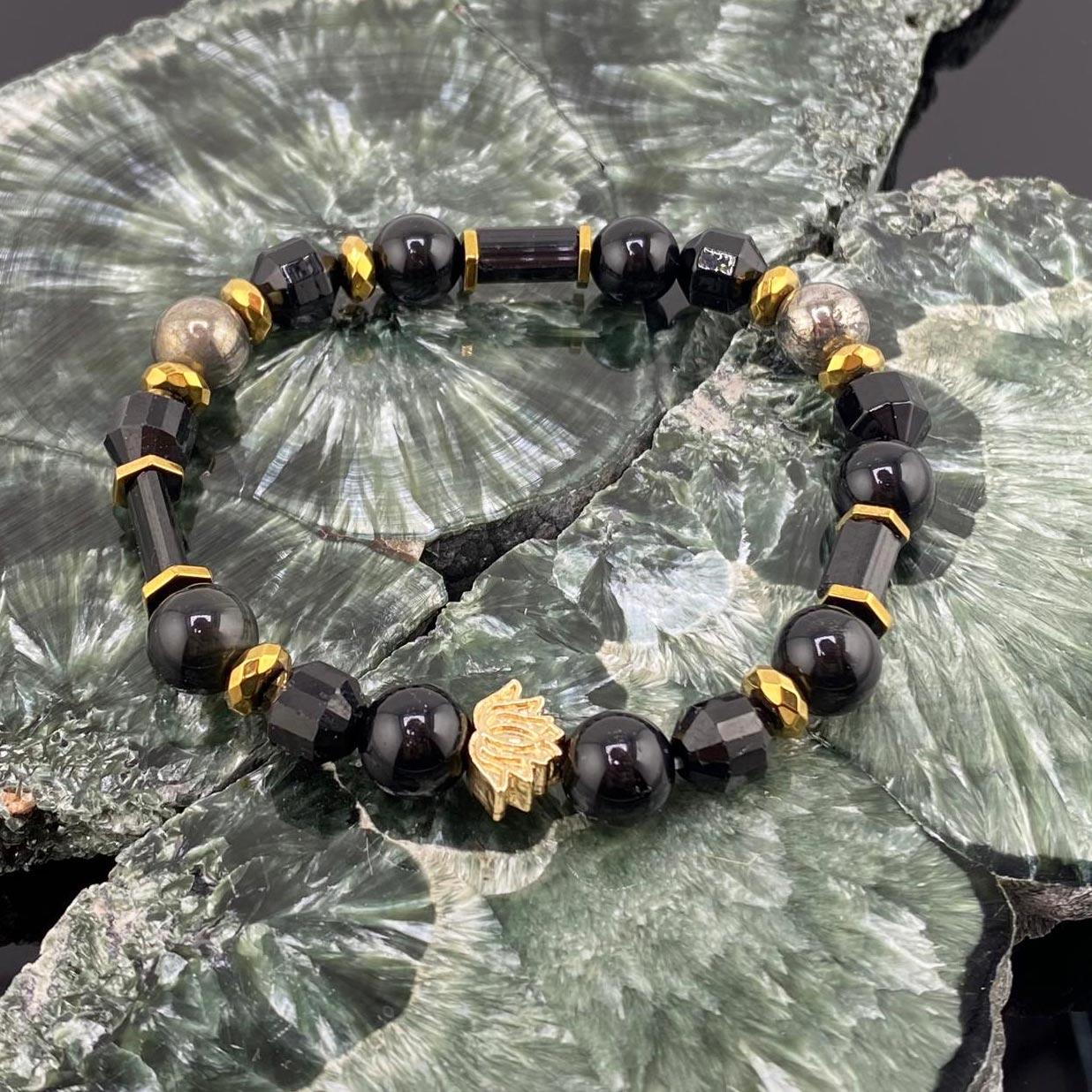 Schwarzer Lotus Armband